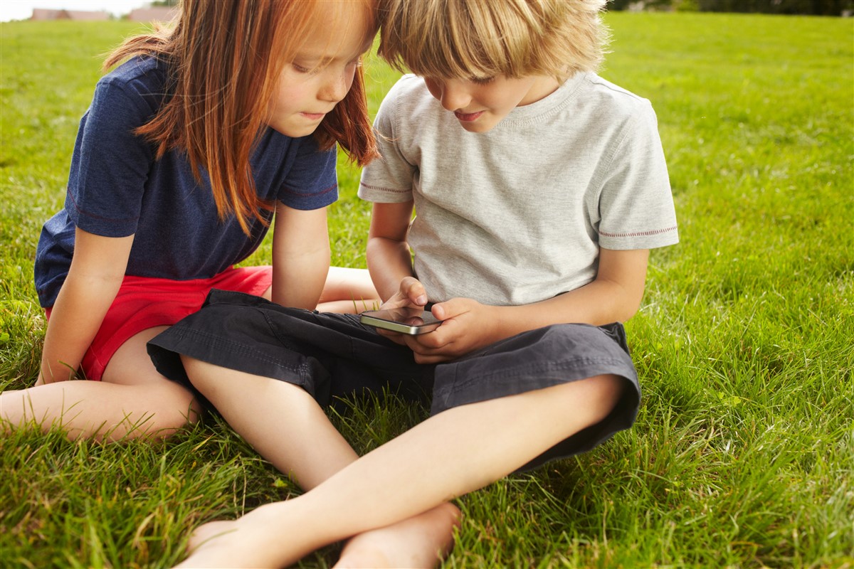 Comment surveiller le téléphone portable de son enfant en temps réel ?