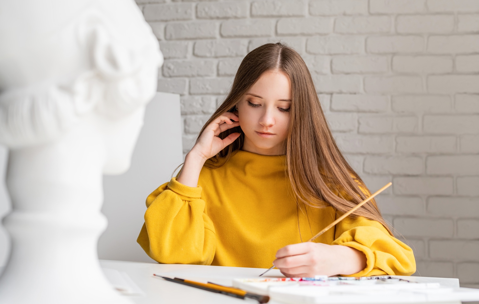 teen girl drawing